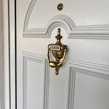 Nina شقة زادار